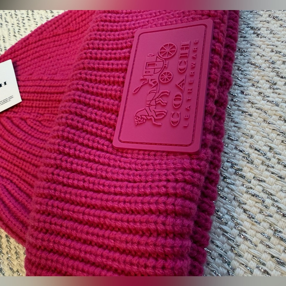 NWT 🩷 Coach Patch Knit Beanie in Hot Pink - Picture 4 of 7